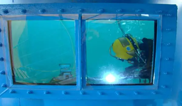 بررسی جوشکاری به روش خشک زیر آب