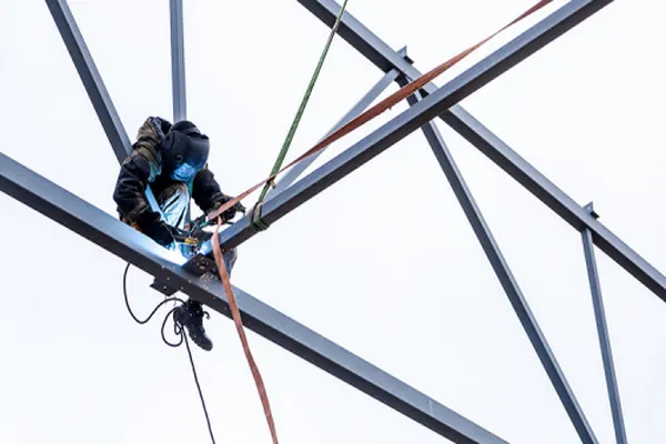 جوشکاری در ارتفاع چگونه انجام می‌شود؟