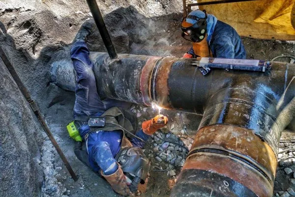 جوشکاری لوله‌ های بزرگ در صنعت نفت و گاز