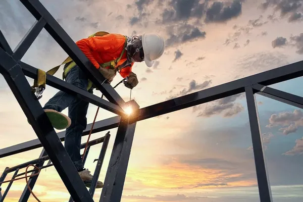 مهم‌ترین نکات ایمنی جوشکاری در ارتفاع